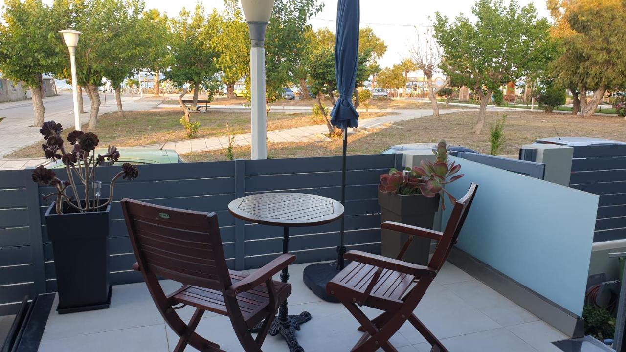 Connie'S Beach House コス・タウン エクステリア 写真